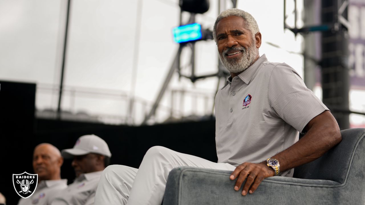 Late legend Cliff Branch is honored during gold jacket ceremony at 2022 HOF  enshrinement