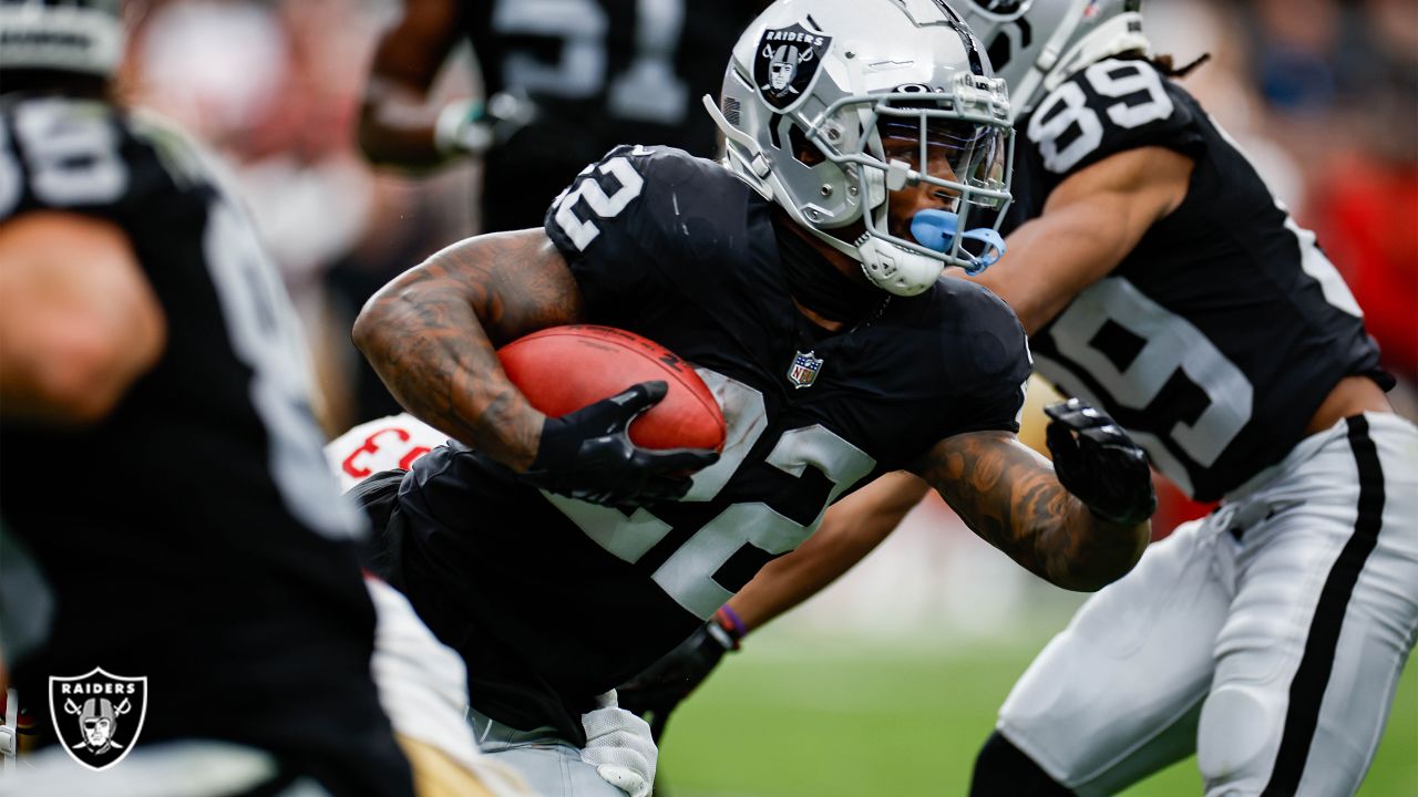 San Francisco 49ers tight end Brayden Willis #9 plays during a pre-season  NFL football game against the Las Vegas Raiders Sunday, Aug. 13, 2023, in  Las Vegas. (AP Photo/Denis Poroy Stock Photo 