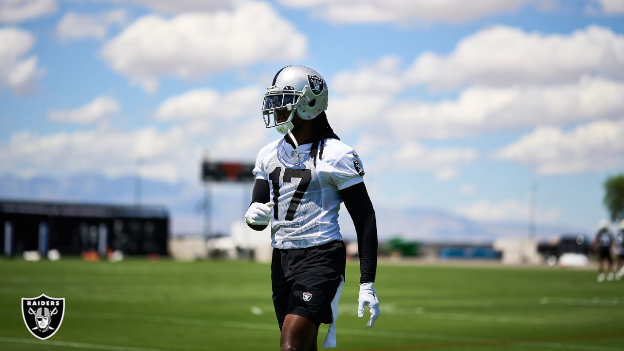 Las Vegas Raiders' Jacob Hollister practices during NFL football training  camp, Thursday, July 21, 2022, in Henderson, Nev. (AP Photo/John Locher  Stock Photo - Alamy