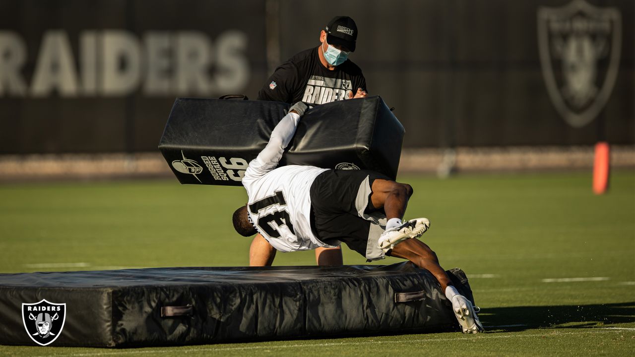 Raiders' Johnathan Abram Builds Beds, Donates Them To Las Vegas Family