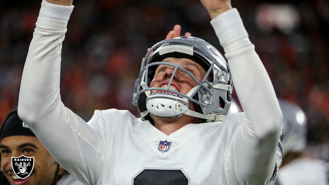 Raiders News: Maxx Crosby Emotional After Being Named To 2022 Pro