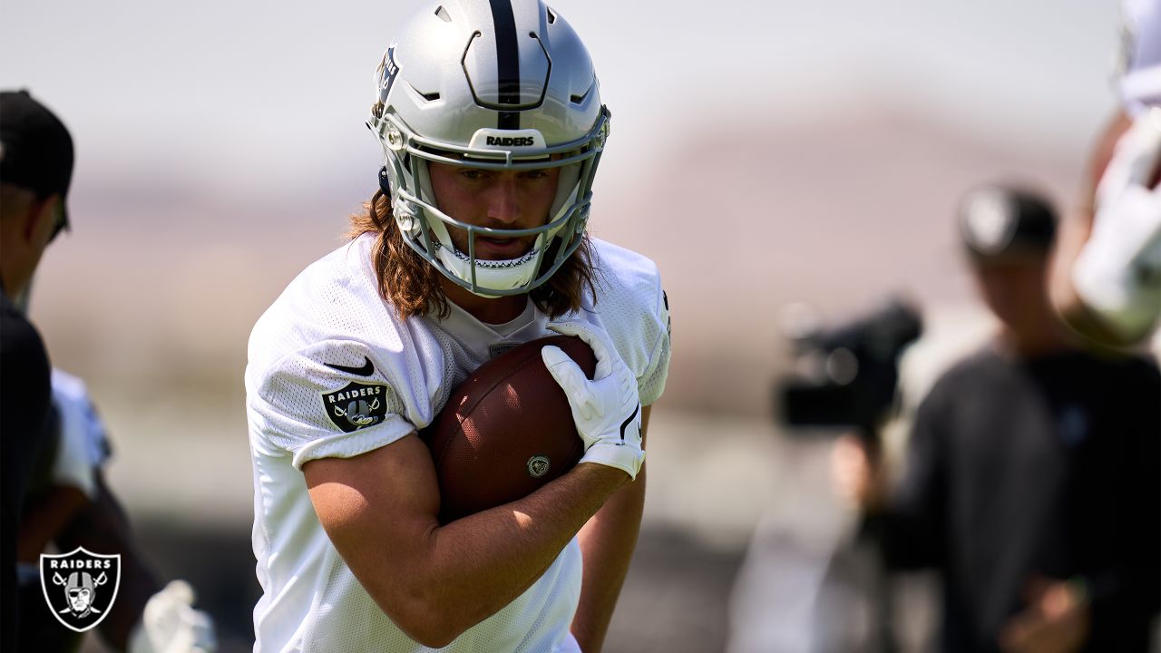 Las Vegas Raiders tight end Jacob Hollister (88) warms up before an NFL  football game against the Los Angeles Chargers, Sunday, Dec. 4, 2022, in  Las Vegas. (AP Photo/Rick Scuteri Stock Photo - Alamy