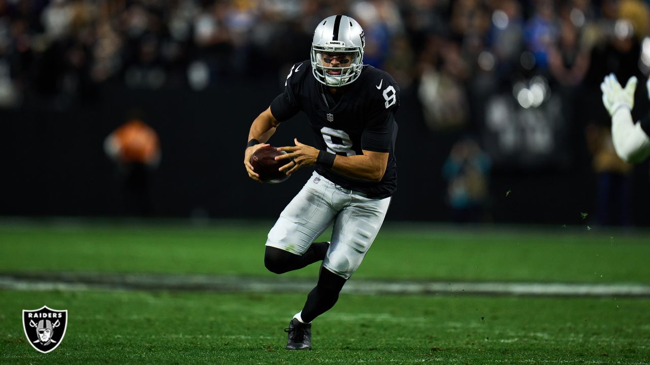 Raiders' Derek Carr's props lowered because of Mariota