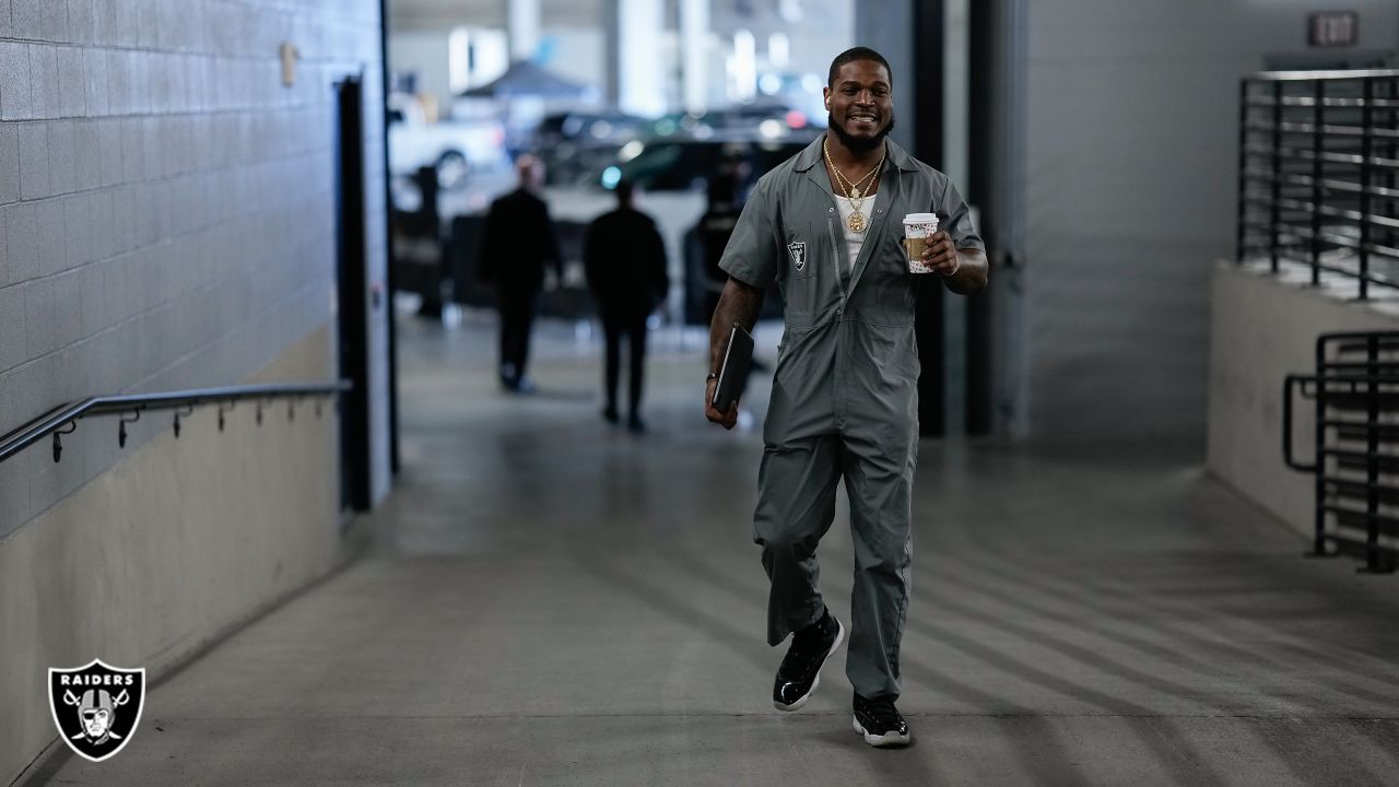 AJ Cole honored pregame for nomination as Raiders' Walter Payton Man of the  Year