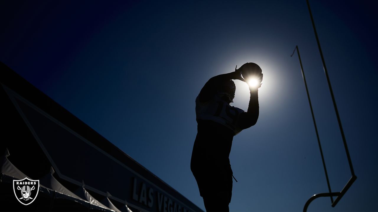 Las Vegas Raiders. Silhouette of professional american football