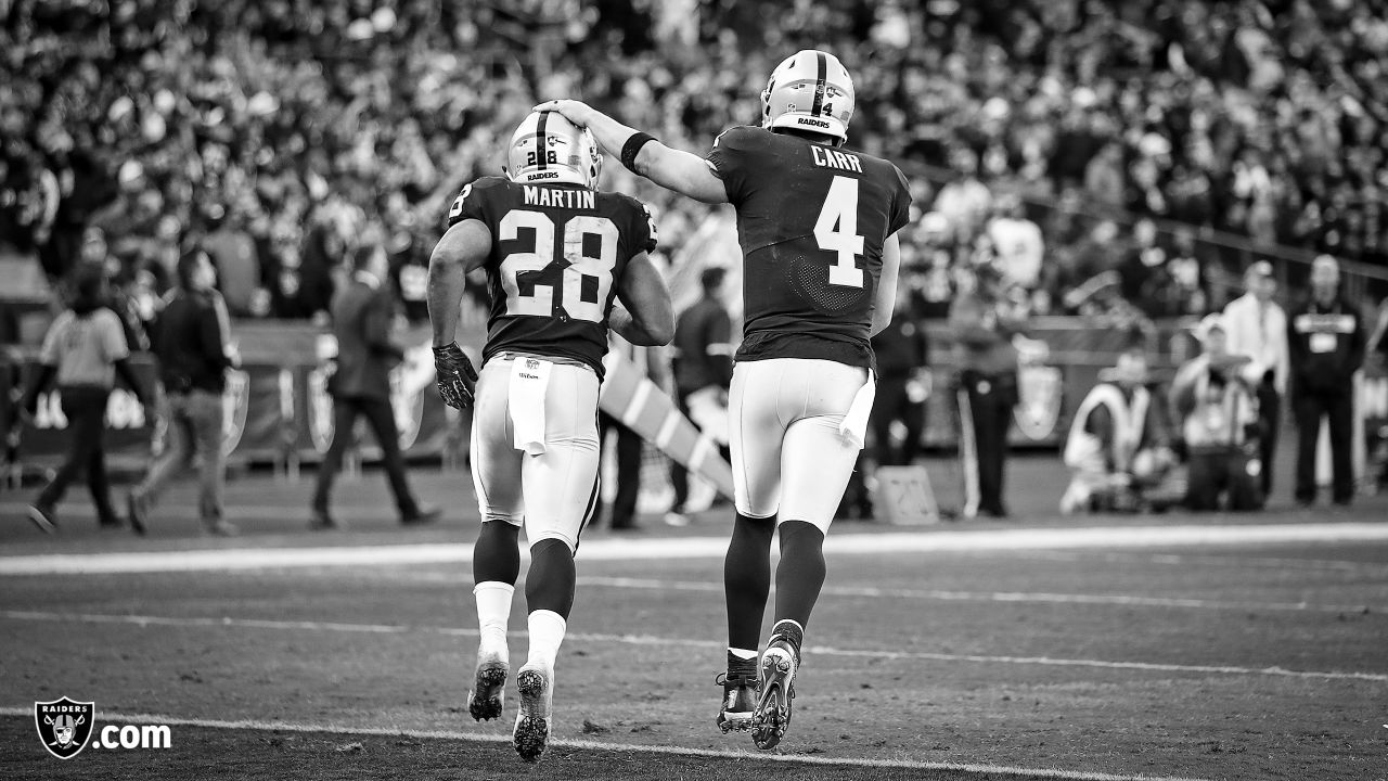 Oakland, United States. 24th Aug, 2018. Aug 24, 2018; Oakland, CA, USA; Green  Bay Packer players kneel in prayer prior to a preseason game at  Oakland-Alameda County Coliseum. The Raiders beat the