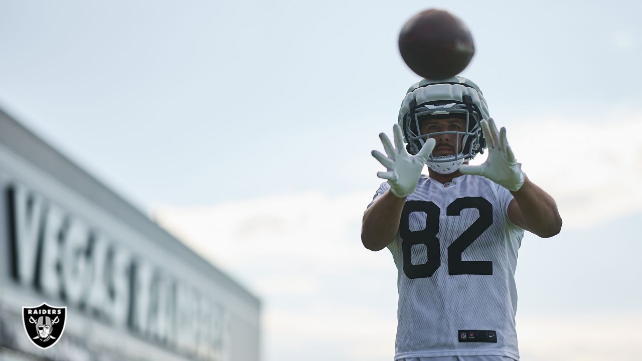 Dallas Cowboys tight end Cole Hikutini (87) runs after a reception during  an NFL football training camp in Frisco, Texas, Sunday, Sept. 23, 2020. (AP  Photo/Michael Ainsworth Stock Photo - Alamy