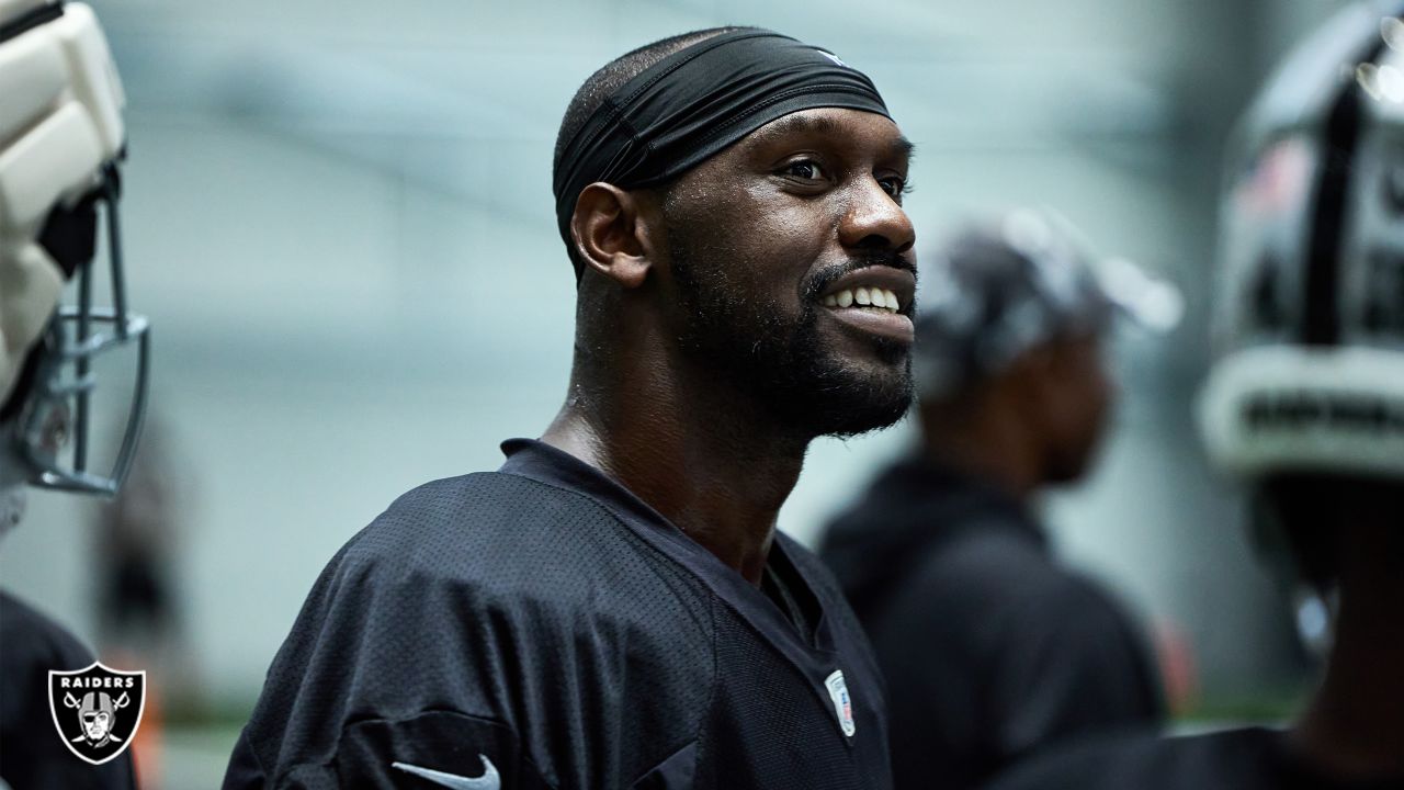 Troubling Chandler Jones injury forces exit in Raiders vs. Steelers