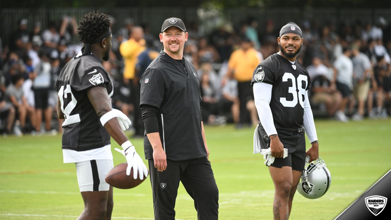 Trent Brown turning heads in first Oakland Raiders training camp