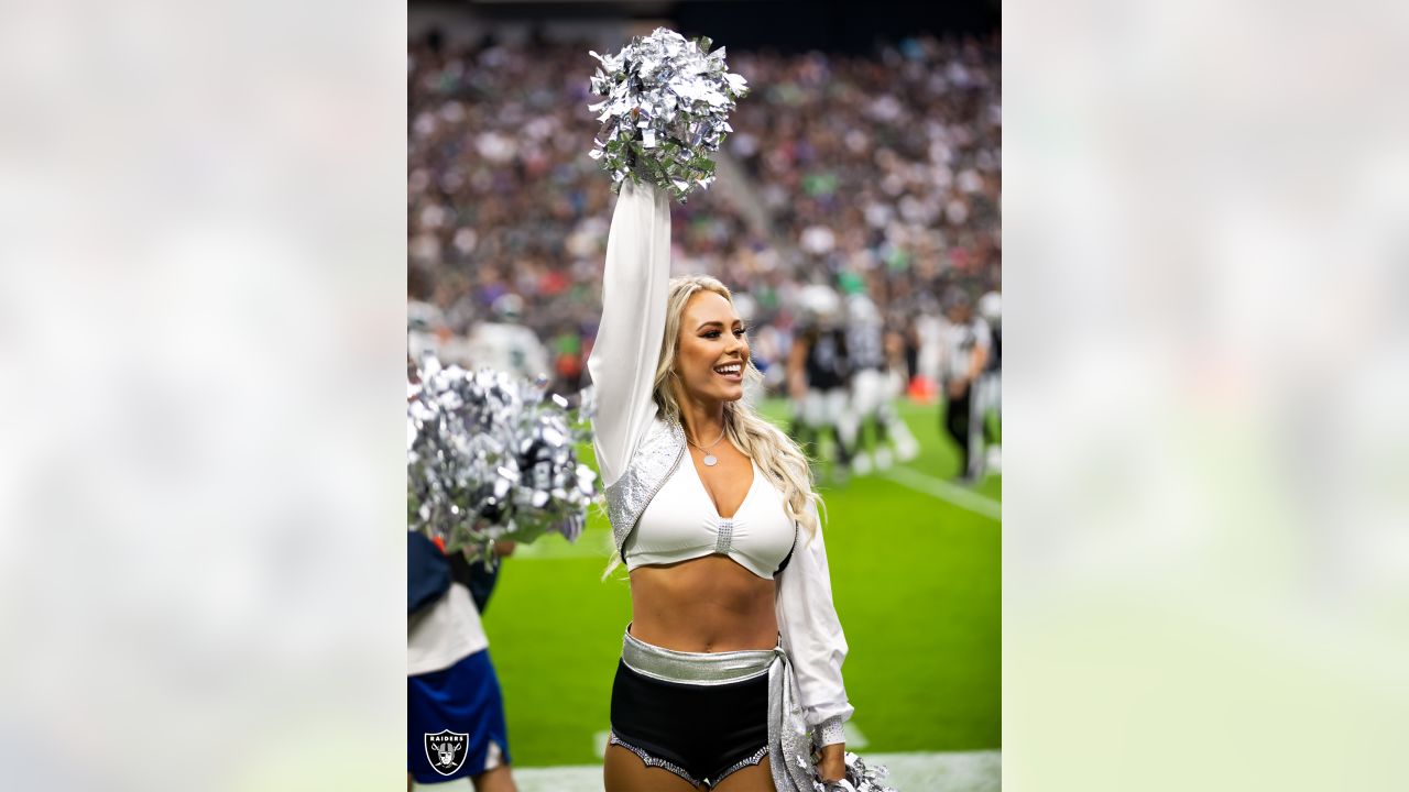 Las Vegas Raiders: Raiderettes Audrey and Jennifer before the regular  season home game against the Philadelphia Eagle…