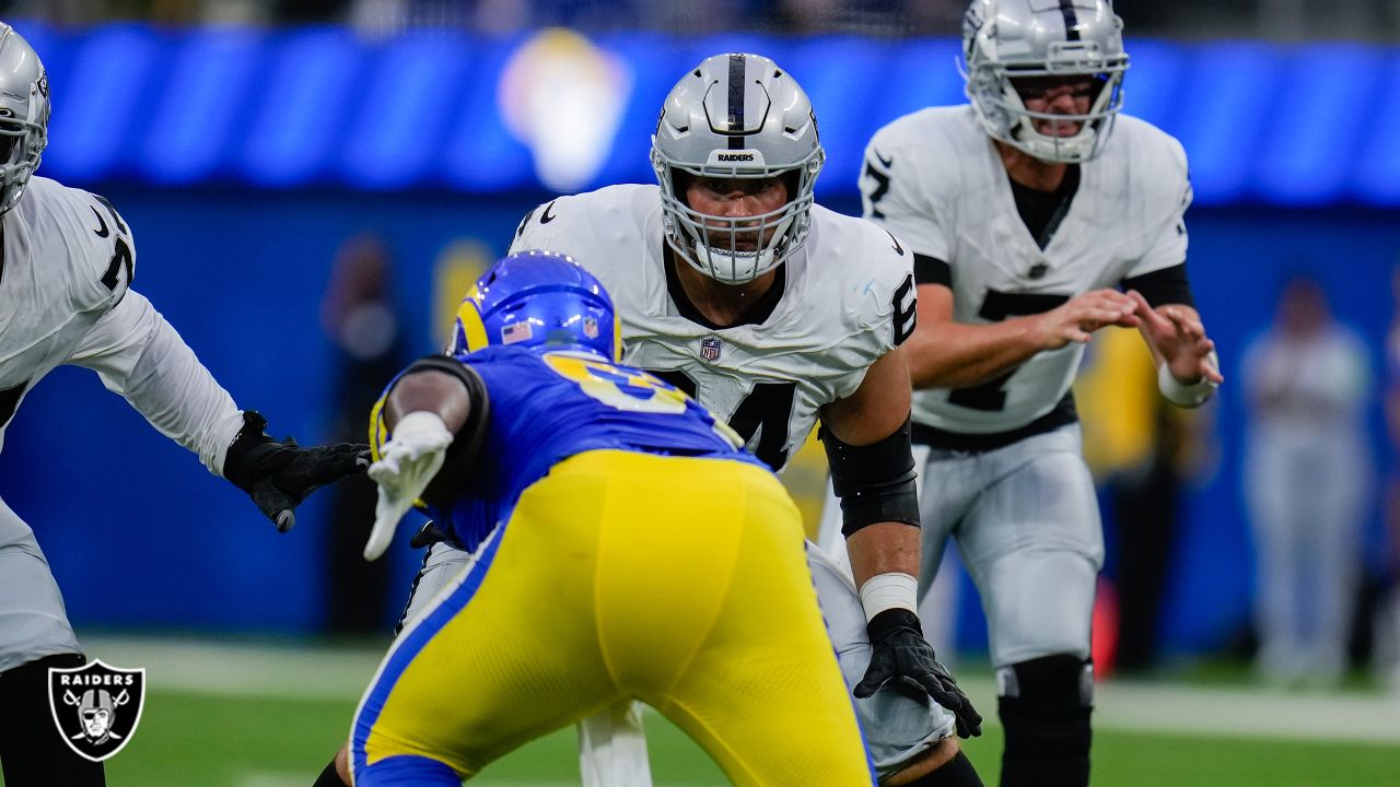 What happened to the Raiders' offense against Rams?