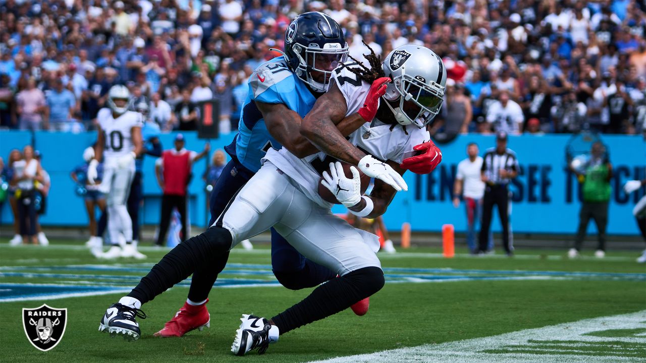 Las Vegas Raiders running back Brandon Bolden (34) takes a break during  their game against the Tennessee Titans Sunday, Sept. 25, 2022, in  Nashville, Tenn. (AP Photo/Wade Payne Stock Photo - Alamy