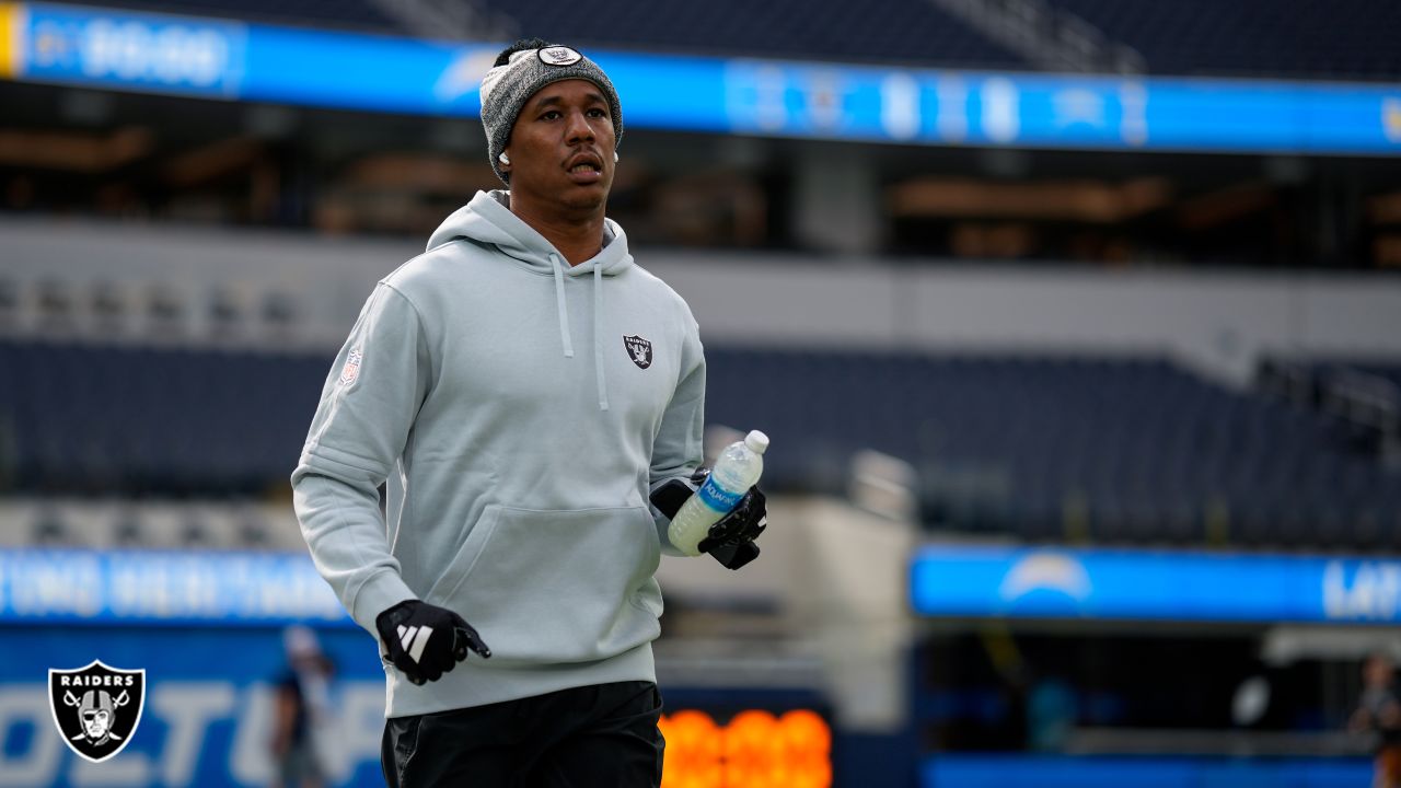 Cornerback Marcus Peters of the Las Vegas Raiders warms up before