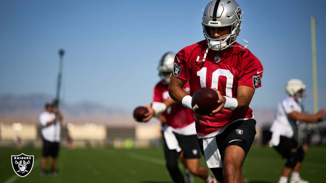 NFL on ESPN - Jimmy G is officially in black and silver ☠️ (via Las Vegas  Raiders)