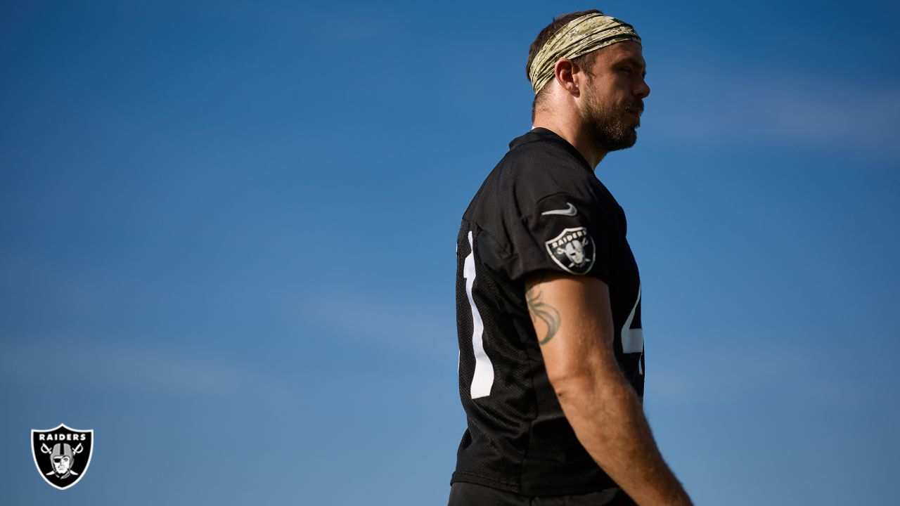 Maxx Crosby gets physical in Raiders' spirited first practice of training  camp in pads - The Athletic