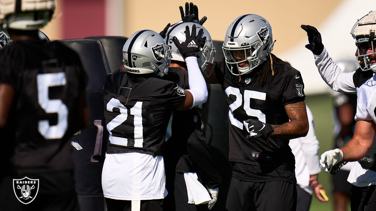 Mack Hollins making quite the impression on the Raiders' locker room