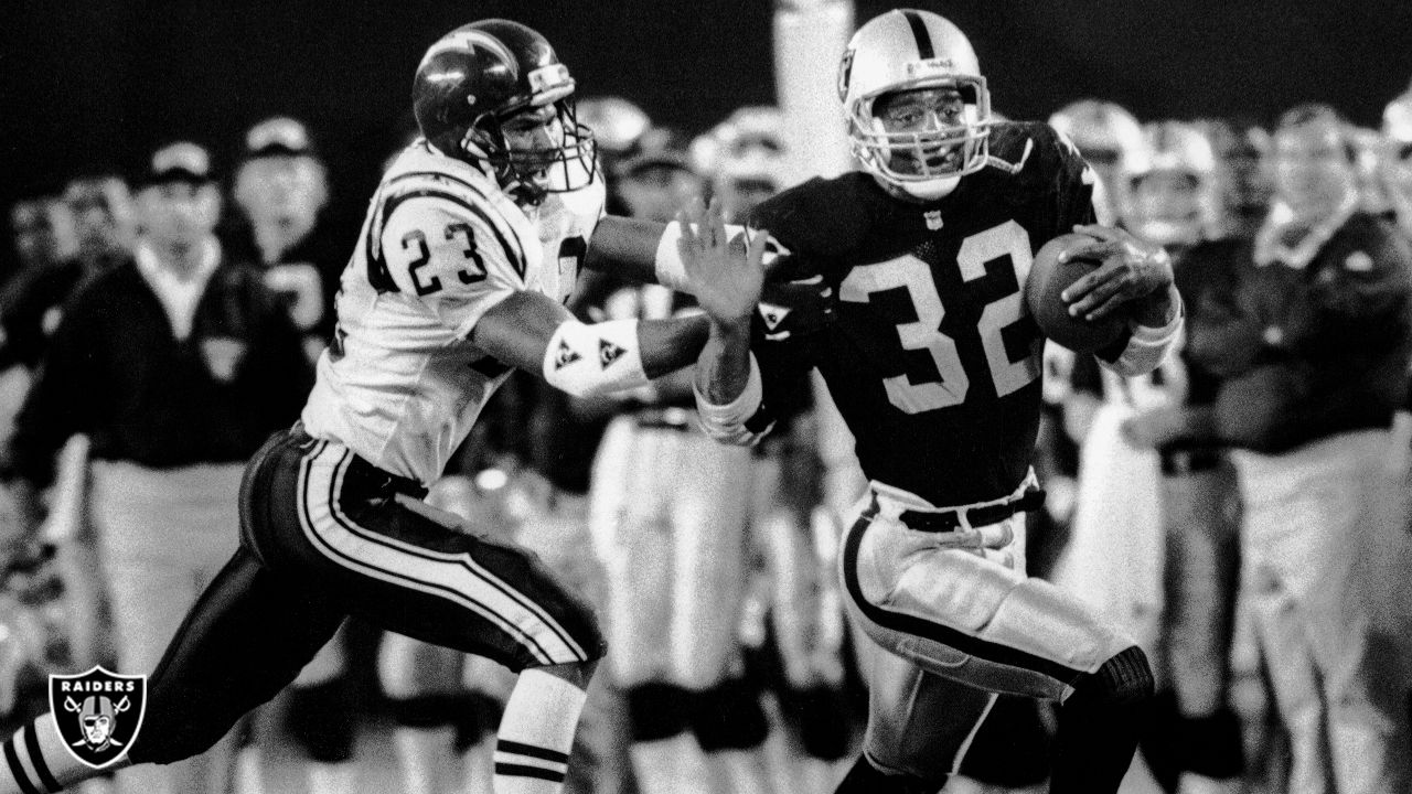 Raiders Stun Chargers in 1963