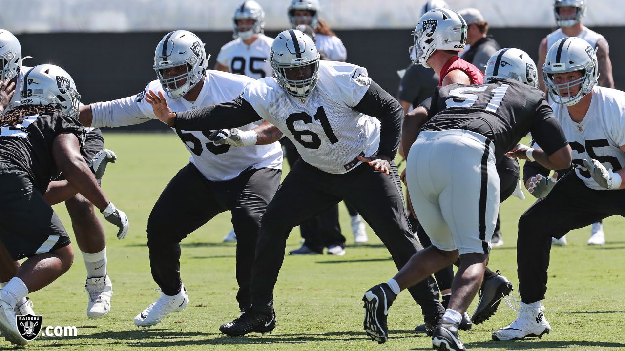 Oakland Raiders offensive guard Jordan Devey (65), center Richie Incognito  (64), and offensive …