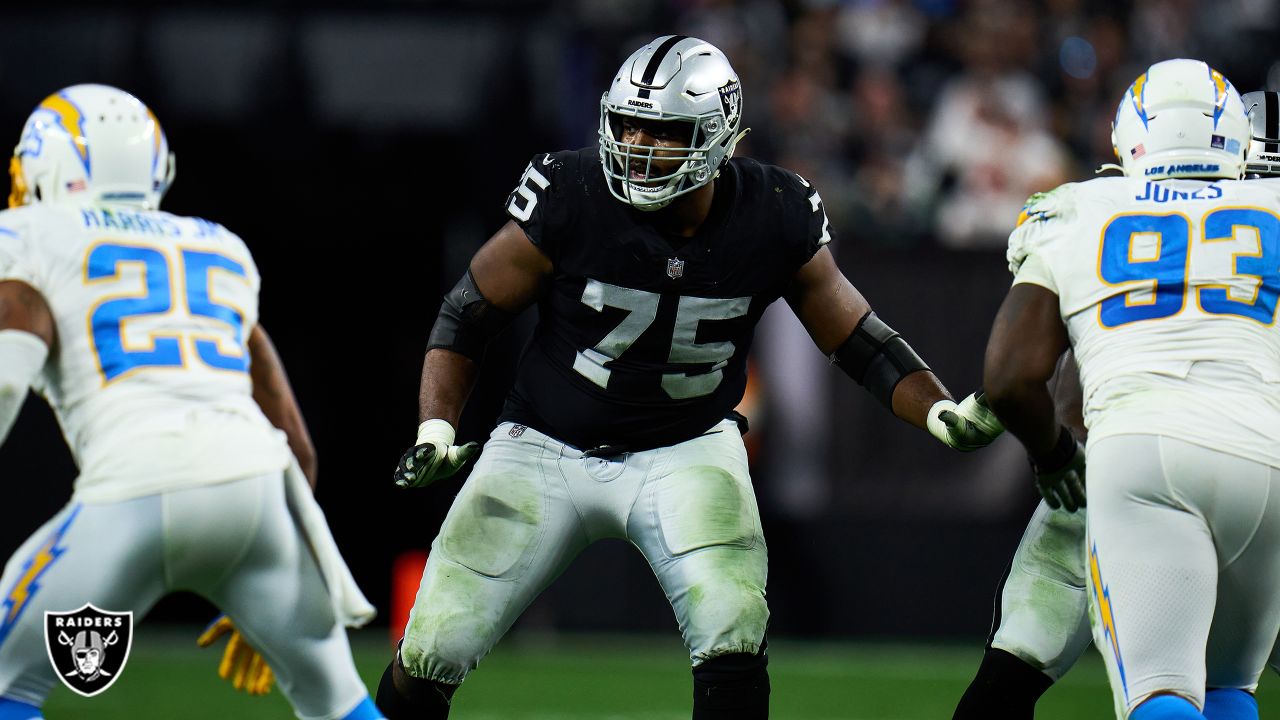 Raiders 2023 preview: Where the offensive line stands - Silver And Black  Pride