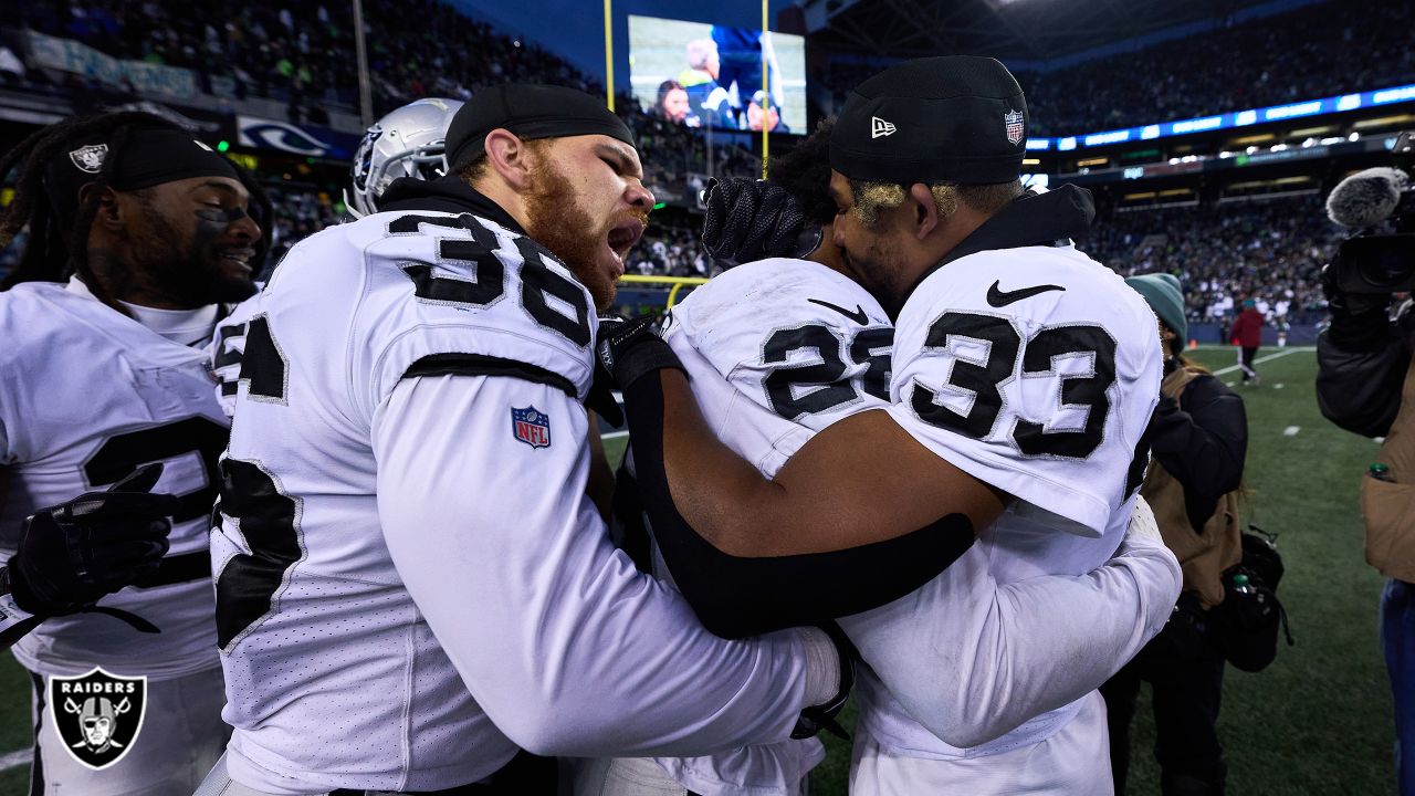 Raiders' Josh Jacobs wins FedEx NFL Player of the Year award