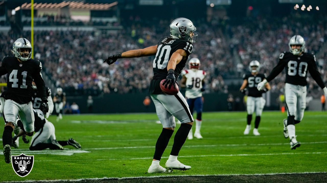 Raiders' last-minute touchdown before Patriots' disastrous end draws ire  toward officiating