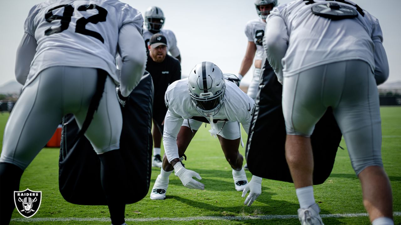 Las Vegas Raiders defensive end Carl Nassib (94) during training camp on  Thursday, Aug 19, 2021, in Thousand Oaks, Calif. (Dylan Stewart/Image of  Spor Stock Photo - Alamy