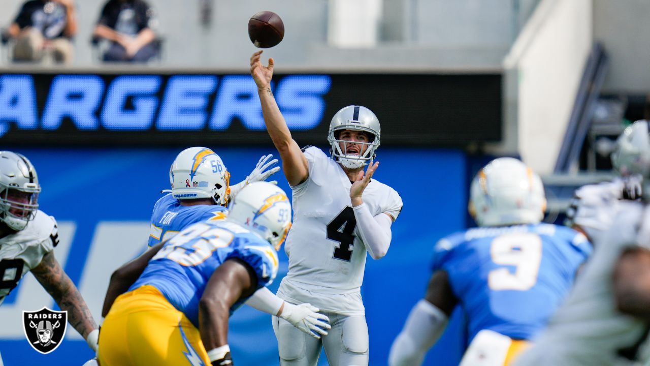 Raiders lose QB Derek Carr, fall in overtime to Chargers