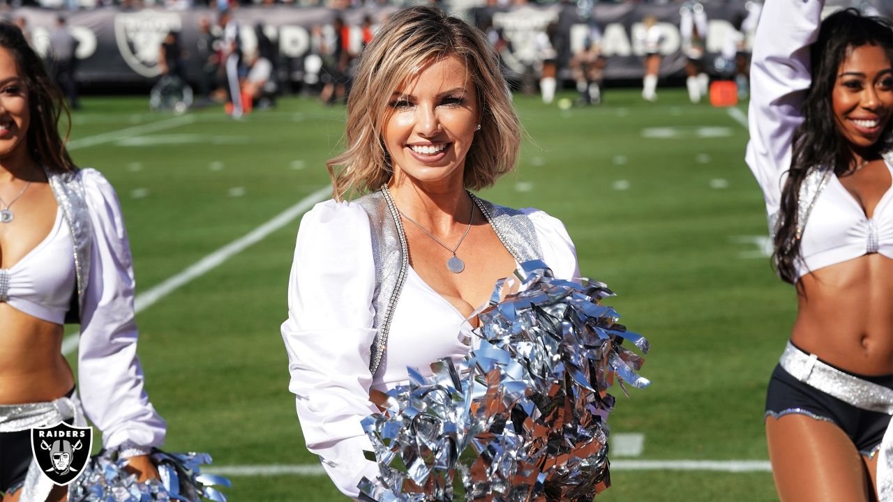 Raiders Cheerleader Went Viral During Preseason Debut