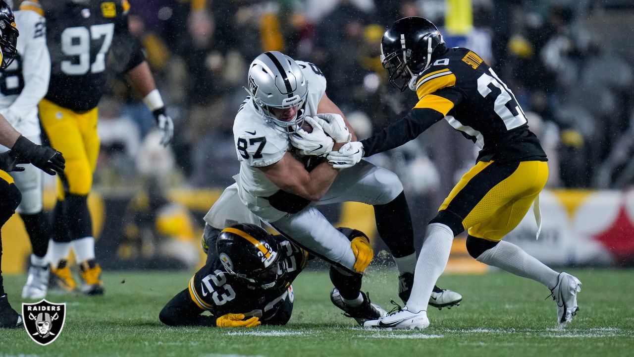 Raiders self-destruct again in loss to Pittsburgh Steelers