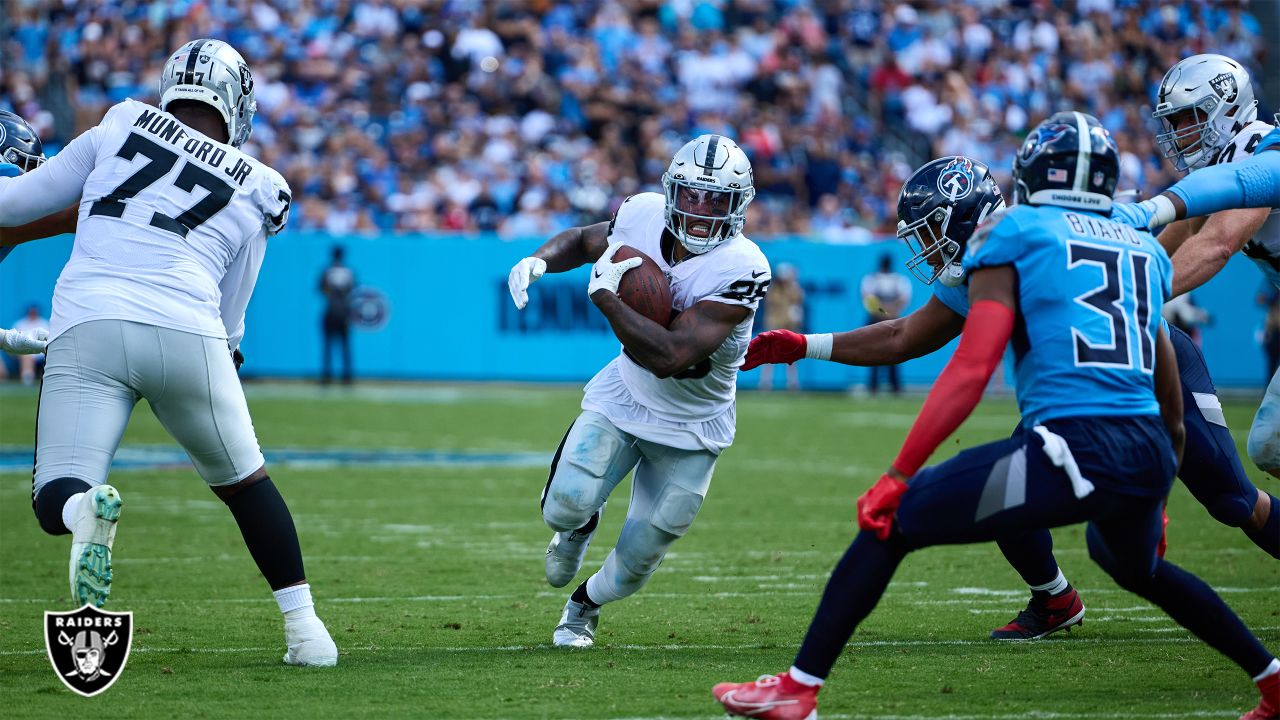 Las Vegas Raiders running back Brandon Bolden (34) takes a break during  their game against the Tennessee Titans Sunday, Sept. 25, 2022, in  Nashville, Tenn. (AP Photo/Wade Payne Stock Photo - Alamy