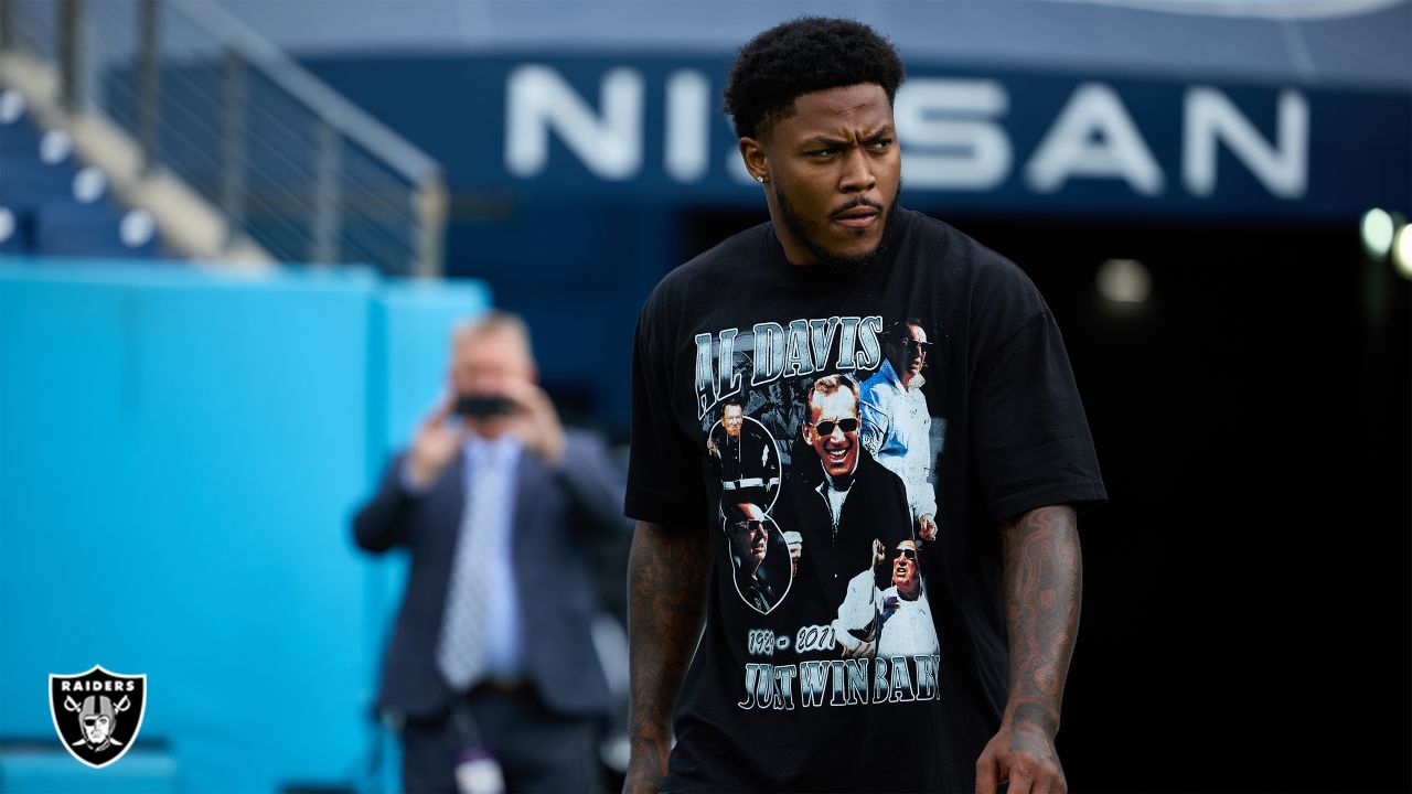 Las Vegas Raiders guard Jermaine Eluemunor (72) prays before an NFL  football game against the Tennessee Titans Sunday, Sept. 25, 2022, in  Nashville. (AP Photo/Mark Zaleski Stock Photo - Alamy