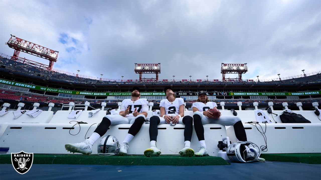 Las Vegas Raiders running back Brandon Bolden (34) takes a break during  their game against the Tennessee Titans Sunday, Sept. 25, 2022, in  Nashville, Tenn. (AP Photo/Wade Payne Stock Photo - Alamy