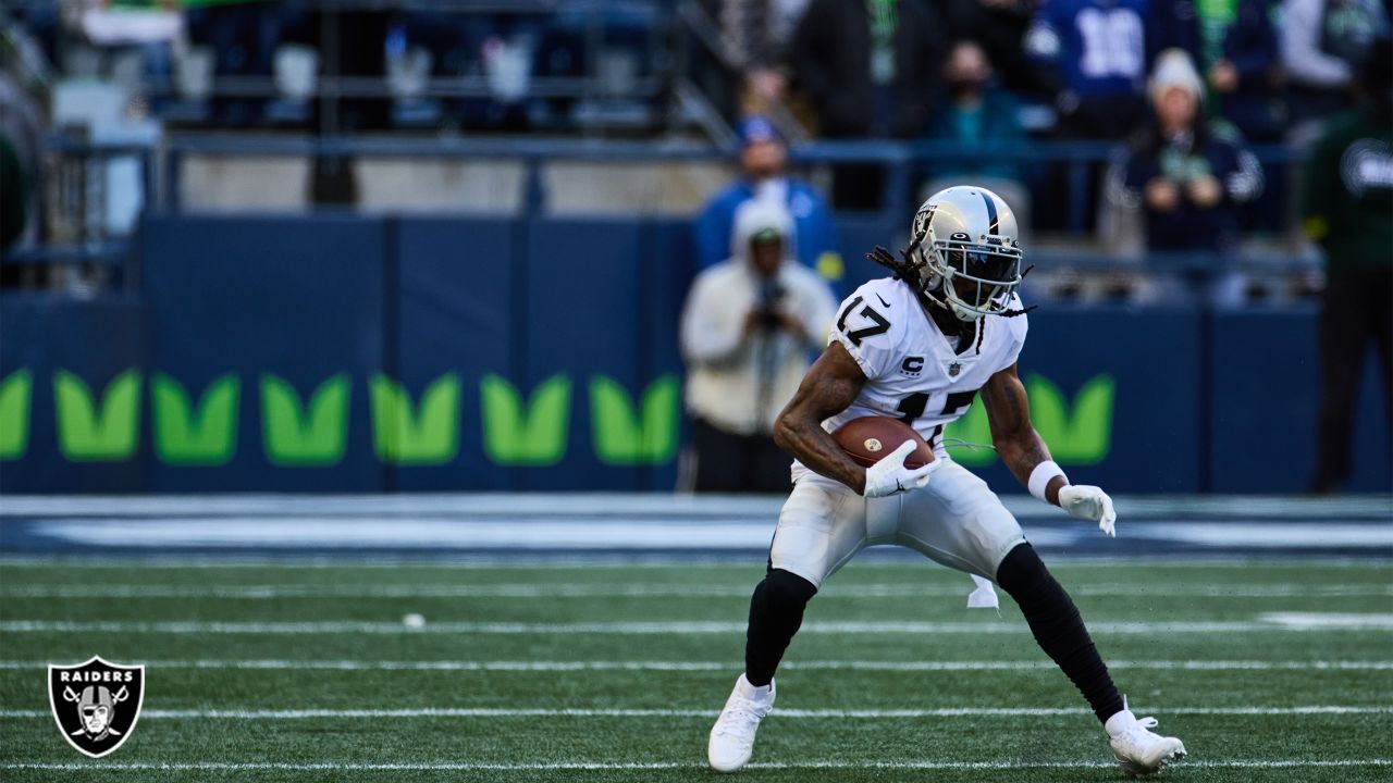 Josh Jacobs voted Week 12 FedEx Ground Player of the Week