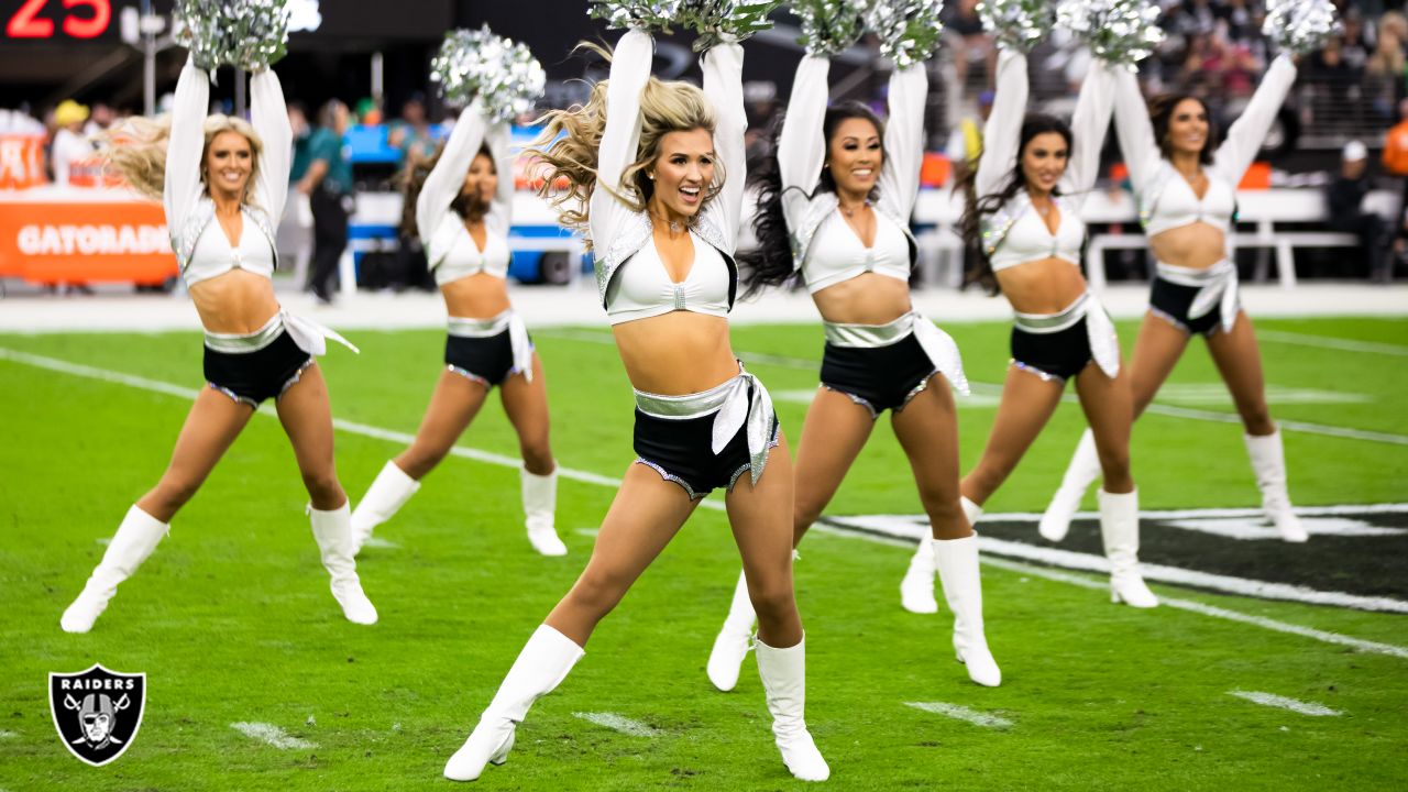 Las Vegas Raiders: Raiderettes Audrey and Jennifer before the regular  season home game against the Philadelphia Eagle…