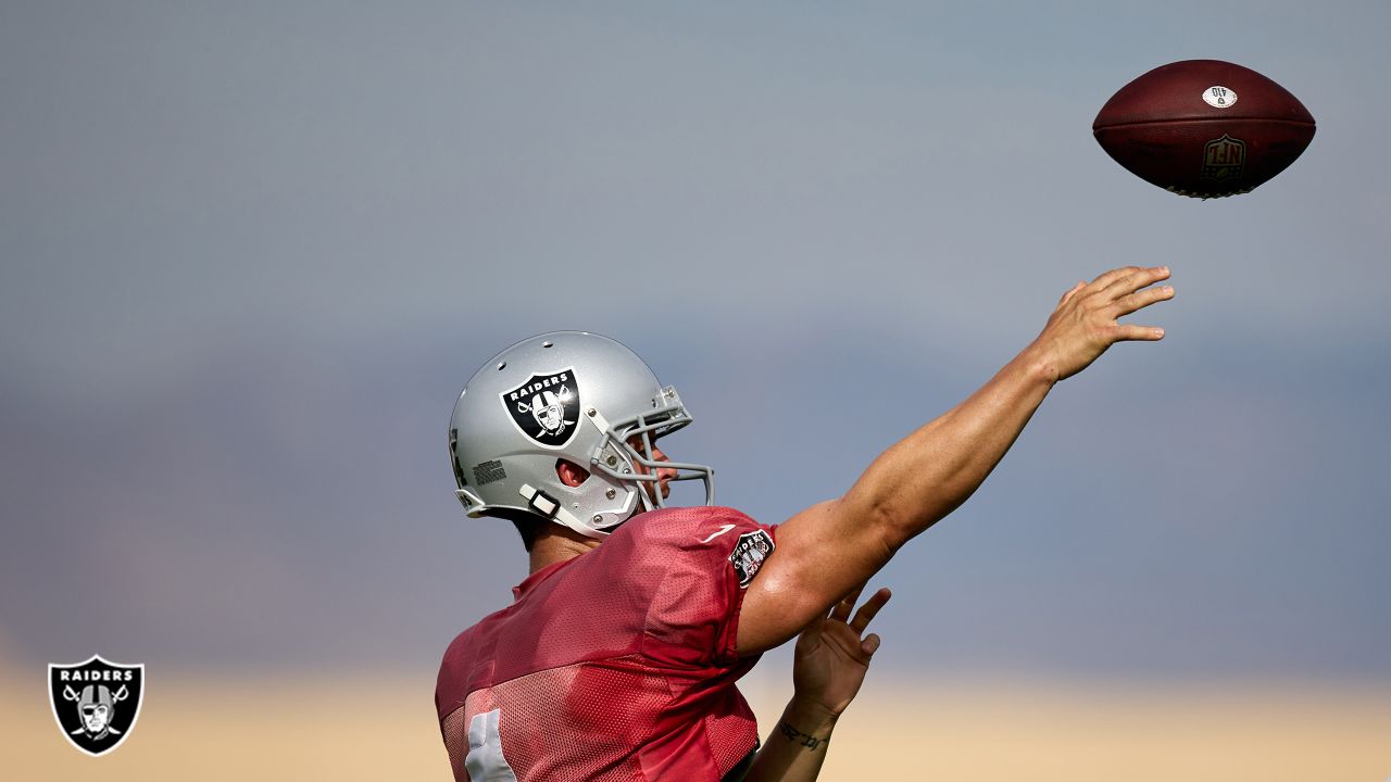 Raiders training camp: QB Jimmy Garoppolo rebounds, connects with Davante  Adams - Sports Illustrated