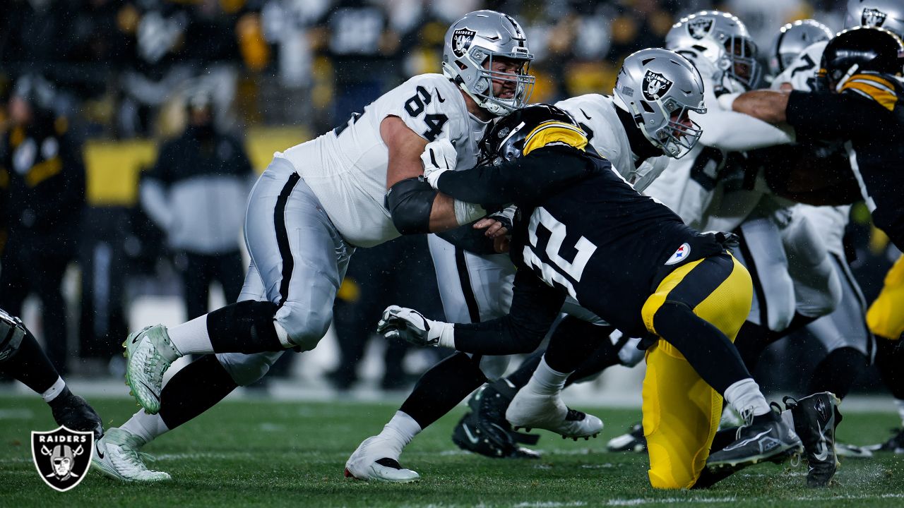 Steelers build lead, hold on vs. Raiders in Las Vegas