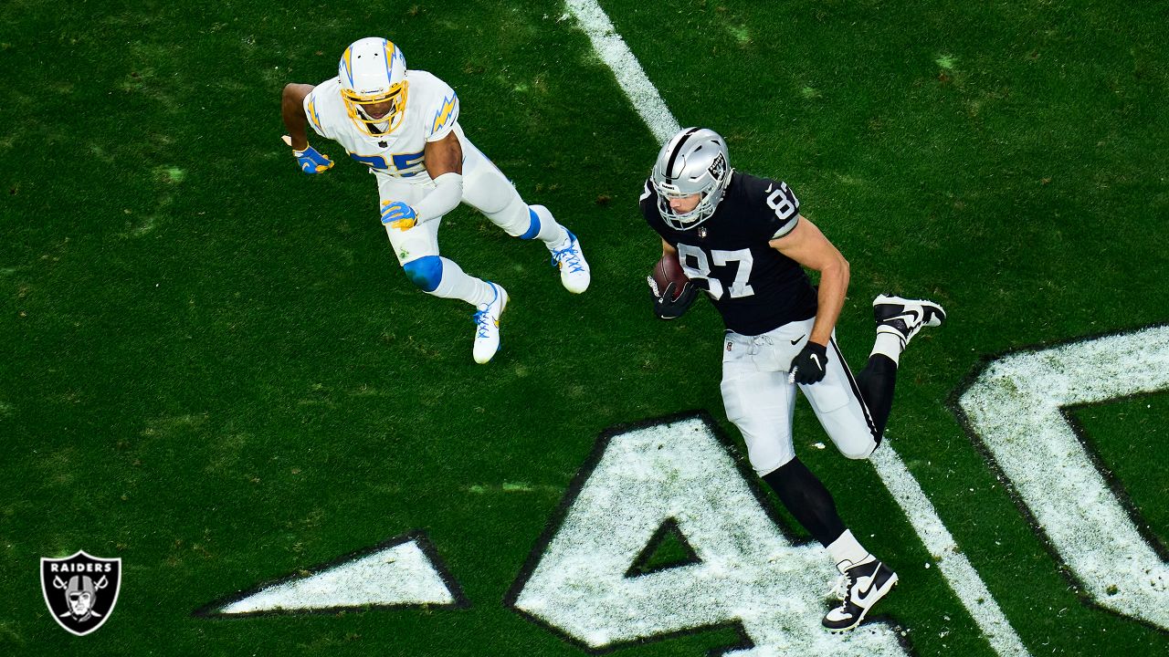 Las Vegas Raiders tight end Foster Moreau (87) makes the catch against the  Los Angeles Chargers during the first half of an NFL football game, Sunday,  Dec. 4, 2022, in Las Vegas. (