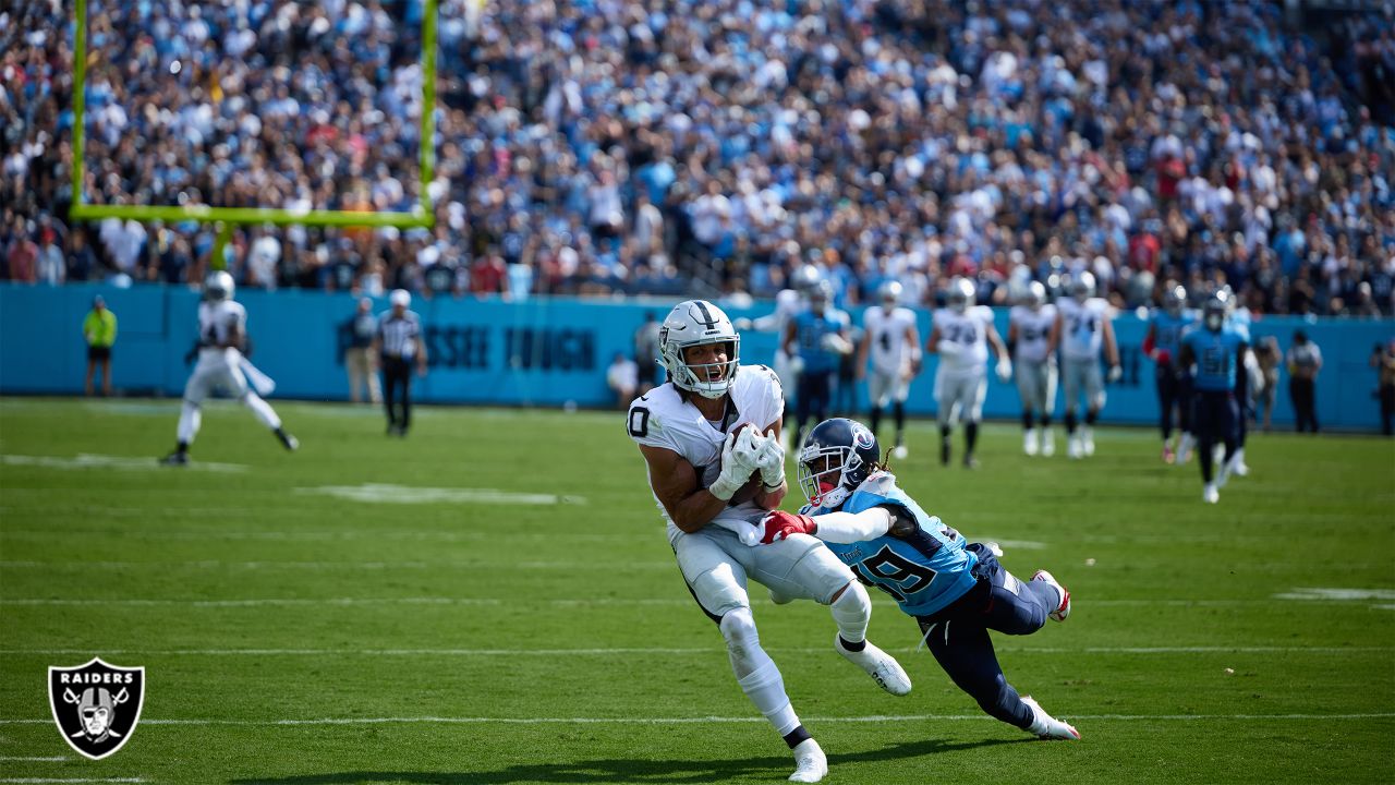 Las Vegas Raiders running back Brandon Bolden (34) takes a break during  their game against the Tennessee Titans Sunday, Sept. 25, 2022, in  Nashville, Tenn. (AP Photo/Wade Payne Stock Photo - Alamy