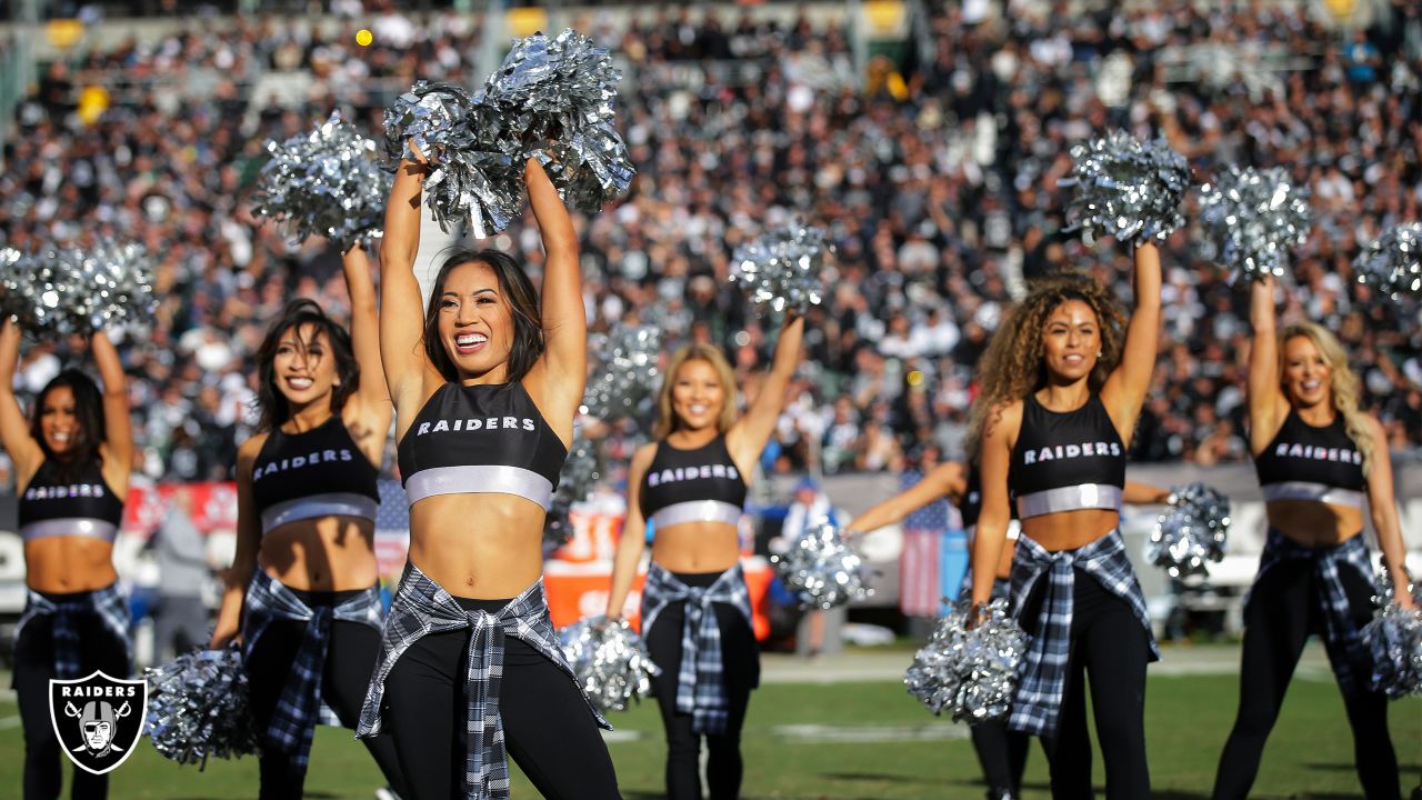 Let's go RAIDERS! Swipe to see the cutest lil cheerleader! 🏴‍☠️ #raiders  #lasvegas #raiderettes #lasvegasraiders #raidernation #lasvegas