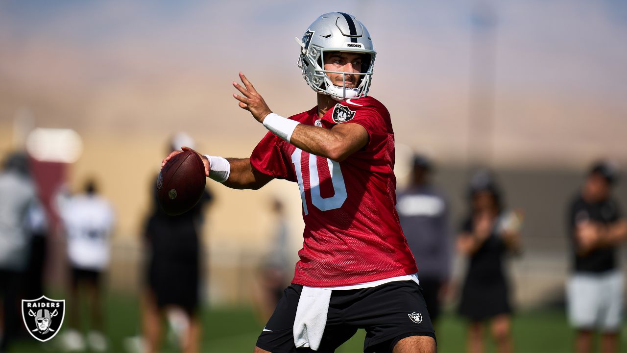 NFL on ESPN - Jimmy G is officially in black and silver ☠️ (via Las Vegas  Raiders)