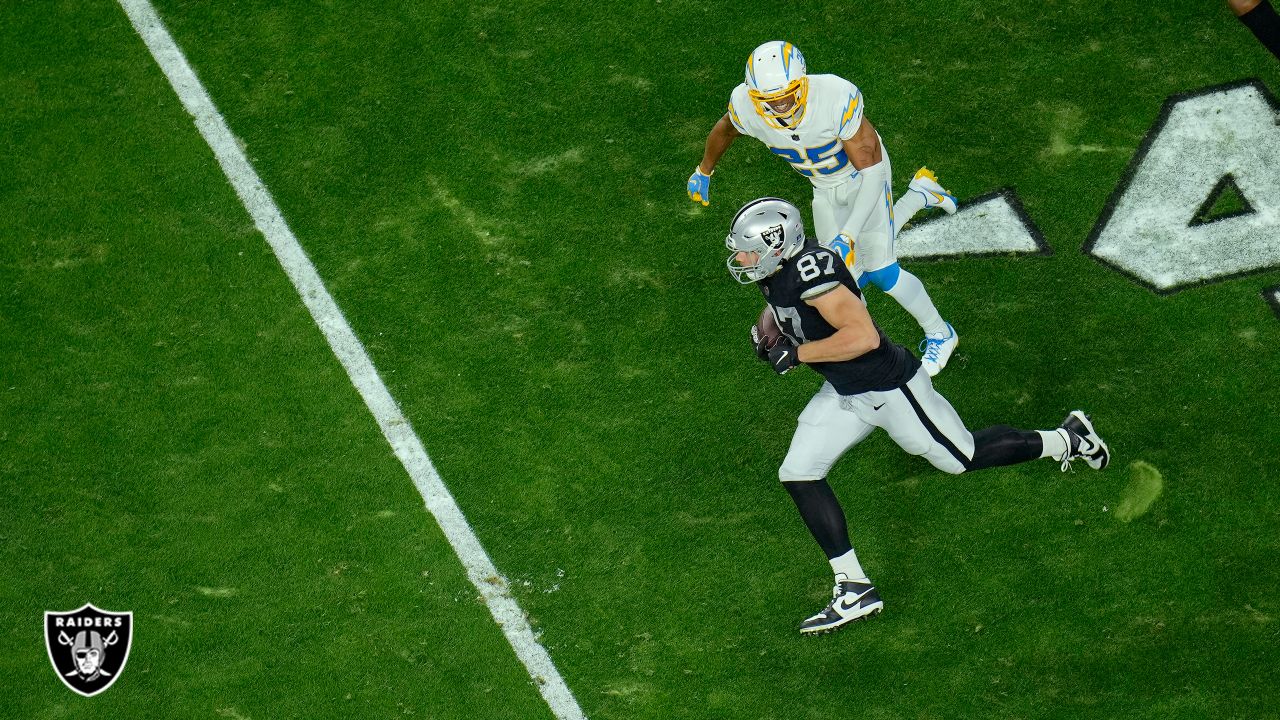 Top Shots: Raiders vs. Chargers - Week 18