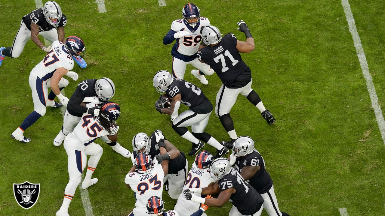 Las Vegas Raiders offensive tackle Brandon Parker (75) lines up for a play  during an NFL