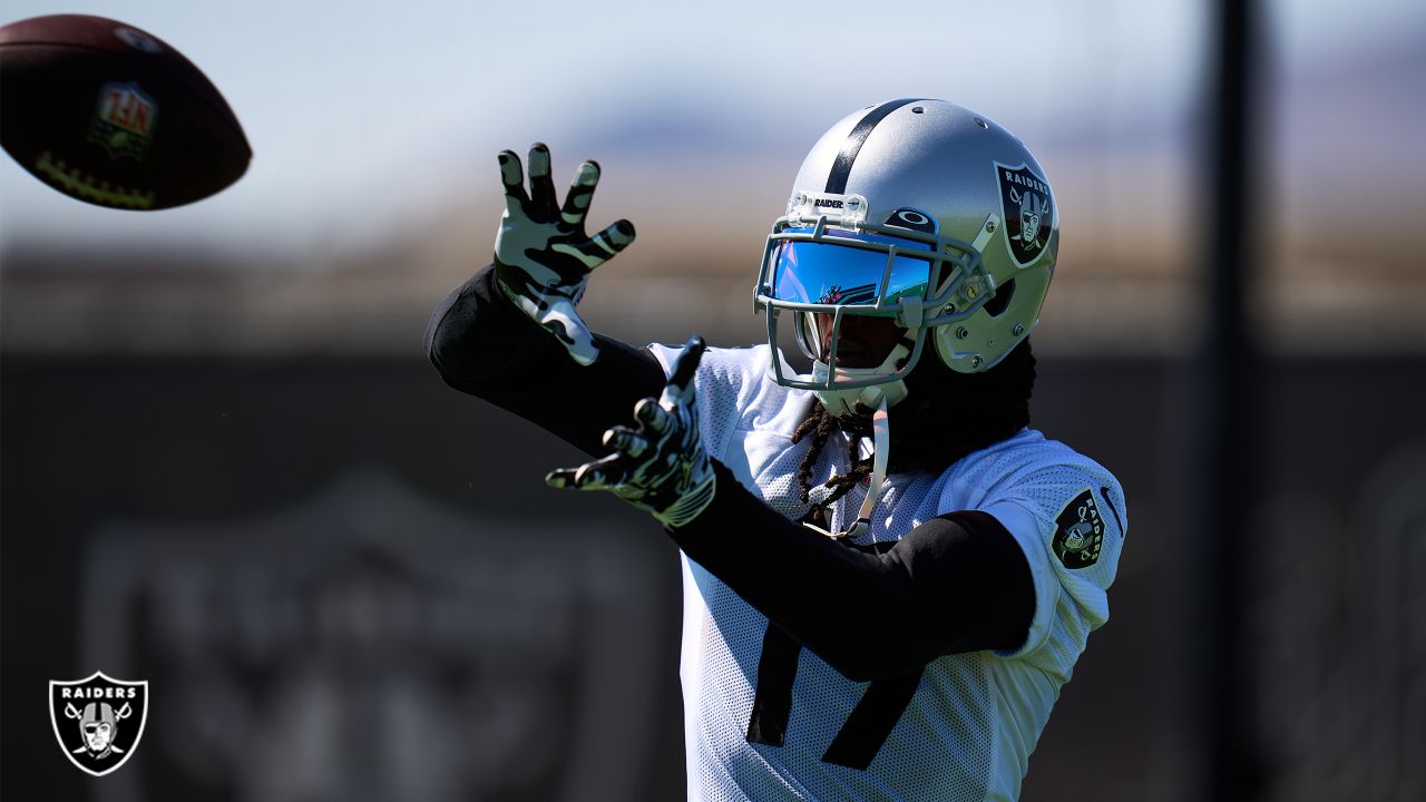 Raiders wide receiver Davante Adams leaves practice with apparent leg injury