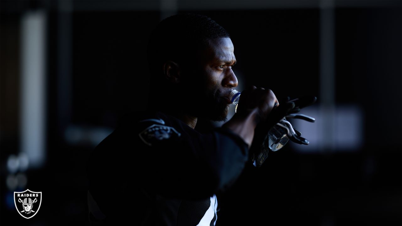 Las Vegas Raiders tight end Jacob Hollister (88) warms up before an NFL  football game against the Los Angeles Chargers, Sunday, Dec. 4, 2022, in  Las Vegas. (AP Photo/Rick Scuteri Stock Photo - Alamy