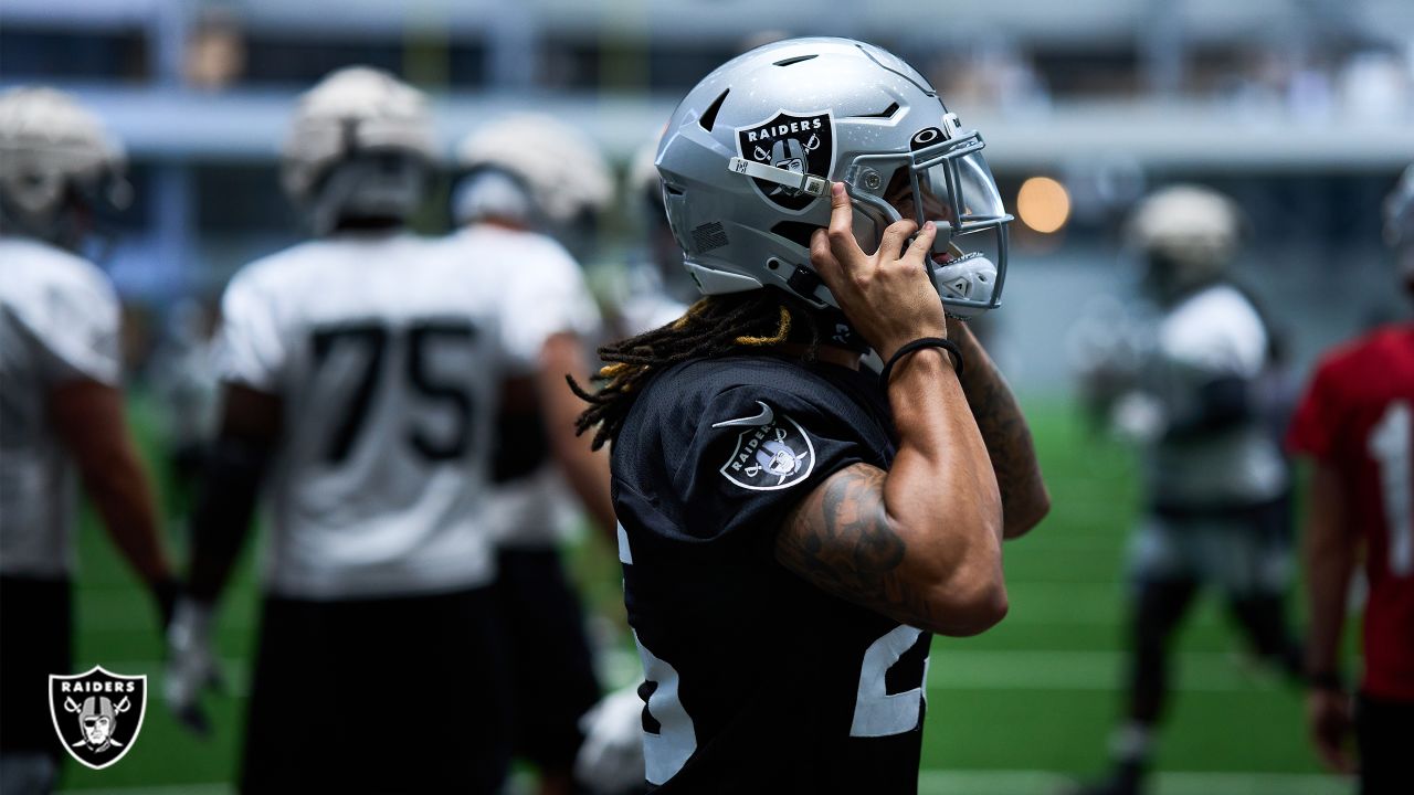 Oakland Raiders offensive tackle Brandon Parker (75) watches