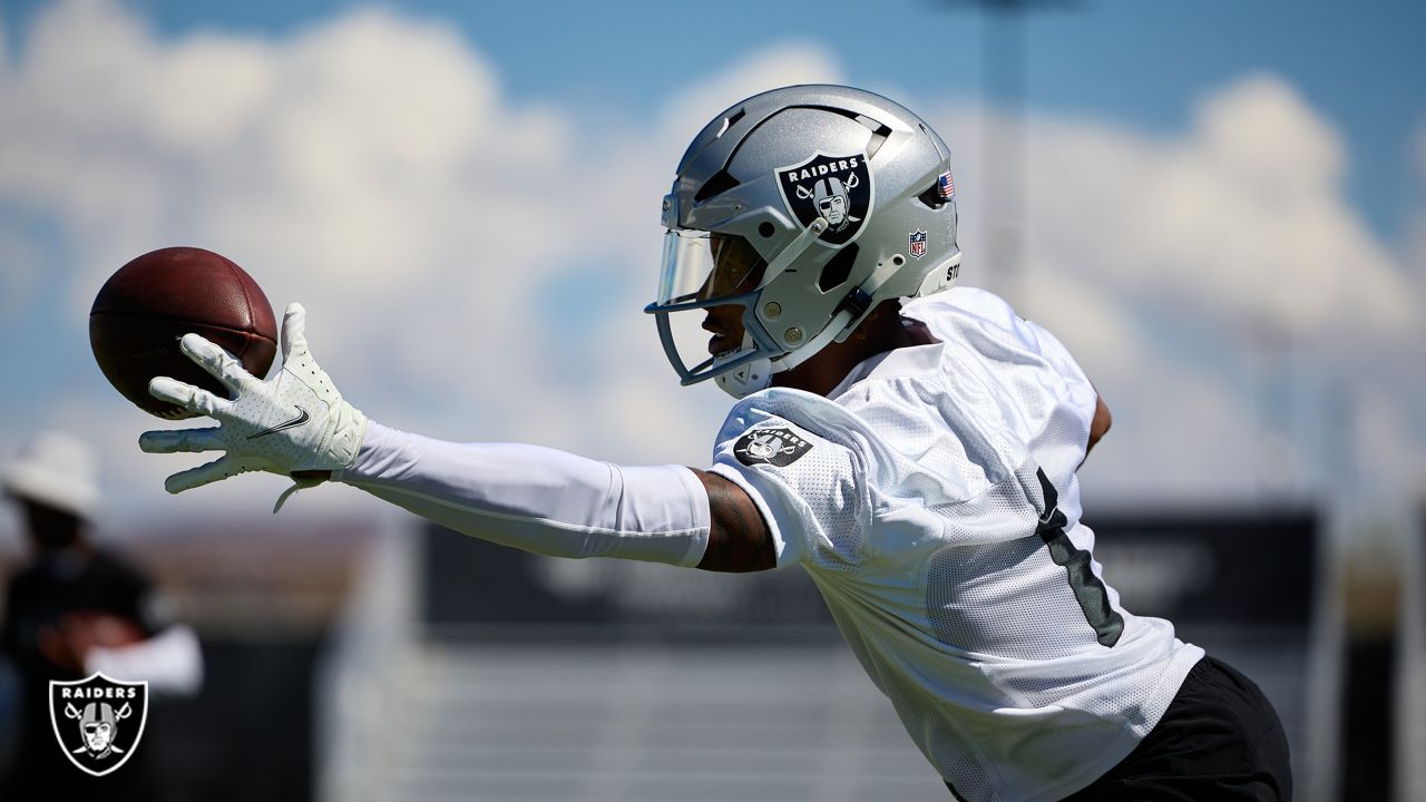 Las Vegas Raiders quarterback Chase Garbers during practice at the NFL  football team's practice facility Thursday, June 2, 2022, in Henderson,  Nev. (AP Photo/John Locher Stock Photo - Alamy