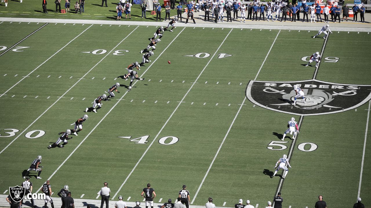 Oakland, United States. 24th Aug, 2018. Aug 24, 2018; Oakland, CA, USA; Green  Bay Packer players kneel in prayer prior to a preseason game at  Oakland-Alameda County Coliseum. The Raiders beat the