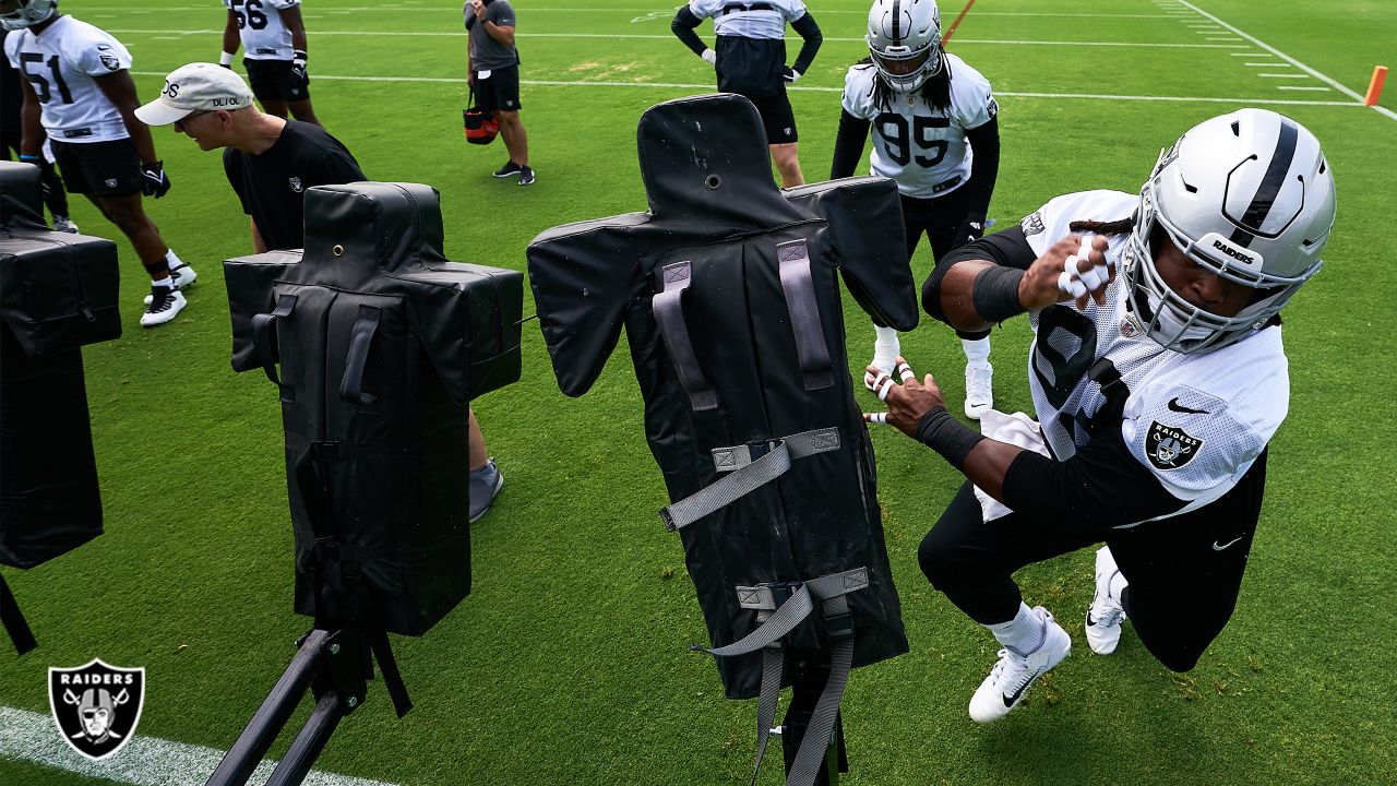 Raiders' Gerald McCoy gets back jersey No. 93