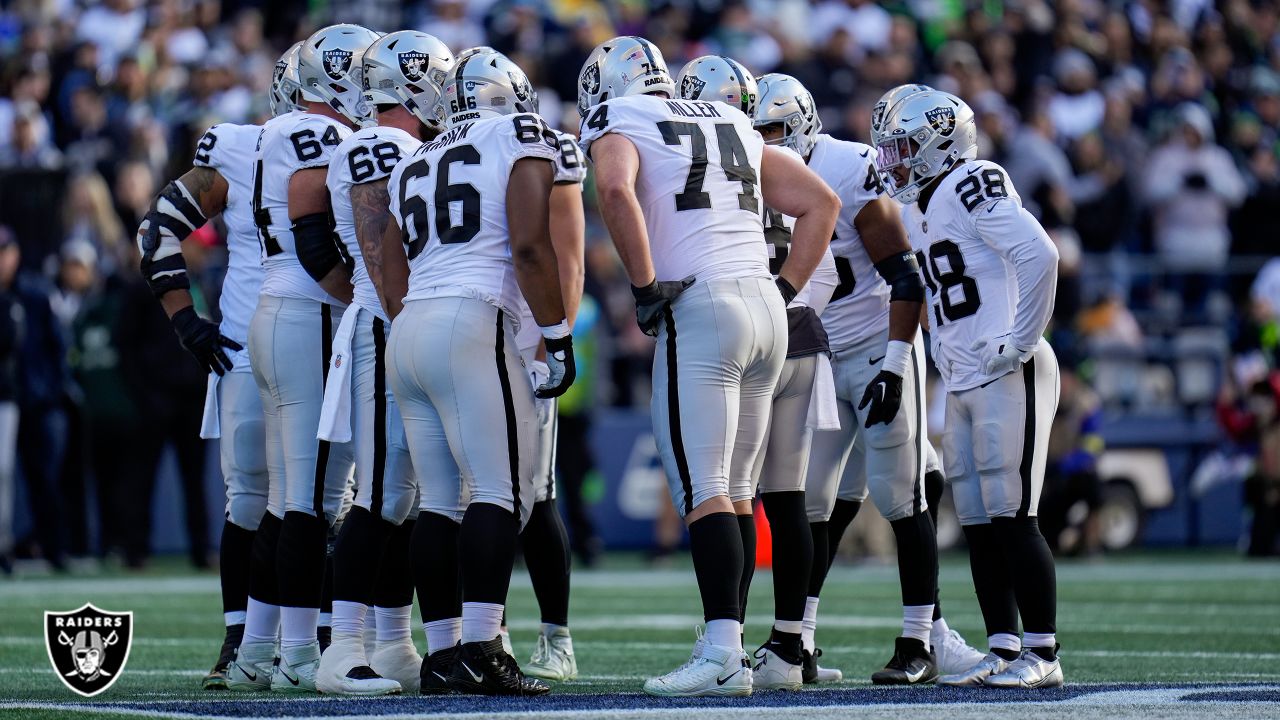 5,341 Seattle Seahawks V Oakland Raiders Photos & High Res