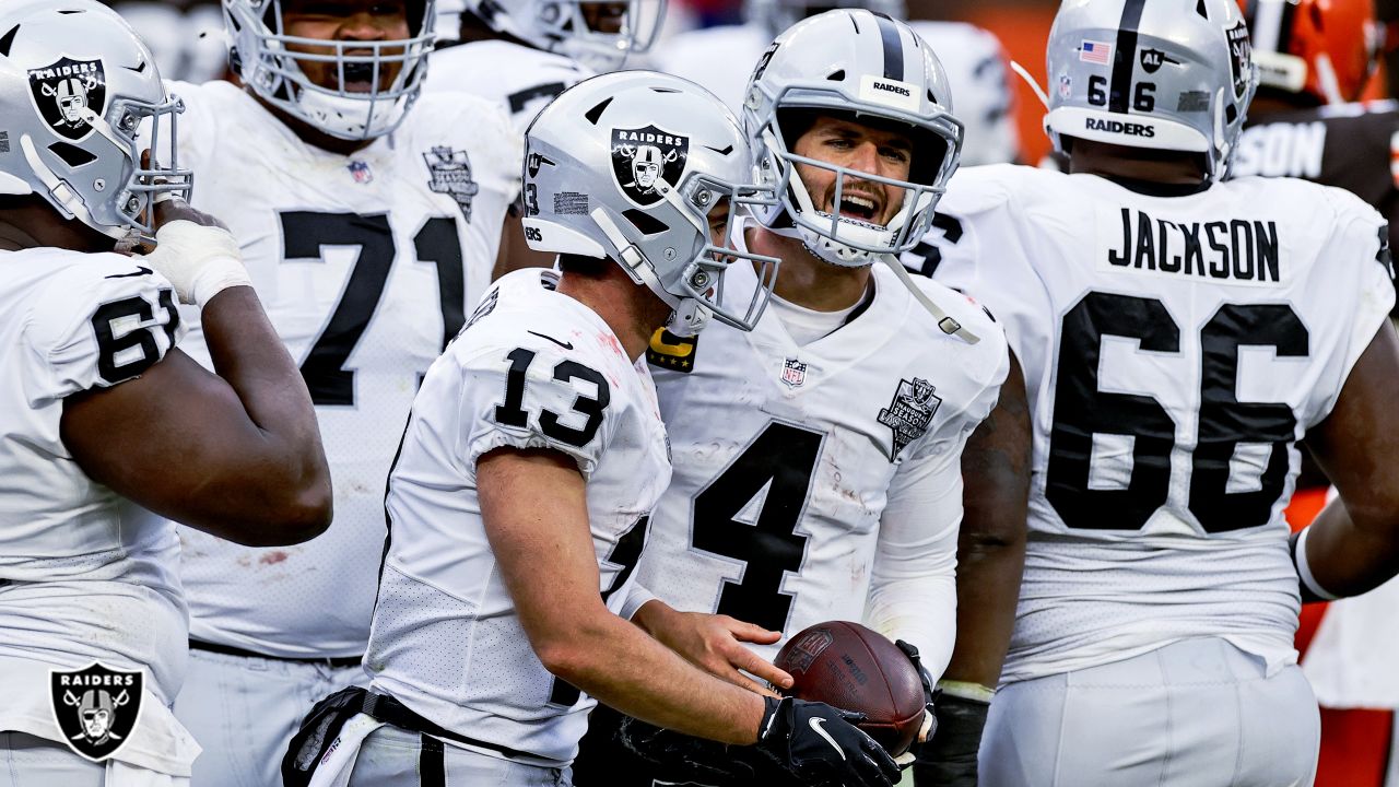 Browns, Colts eyeing Derek Carr as Raiders' division rivals load up